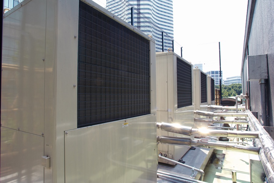 排熱や夜間電力を利用した空気熱源ヒートポンプ給湯設備