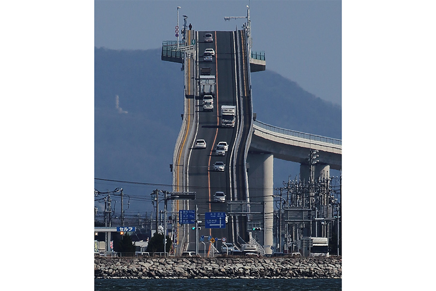 江島大橋(ベタ踏み坂)