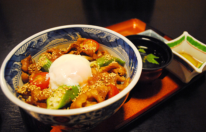 ご当地グルメ『温たまらん丼』