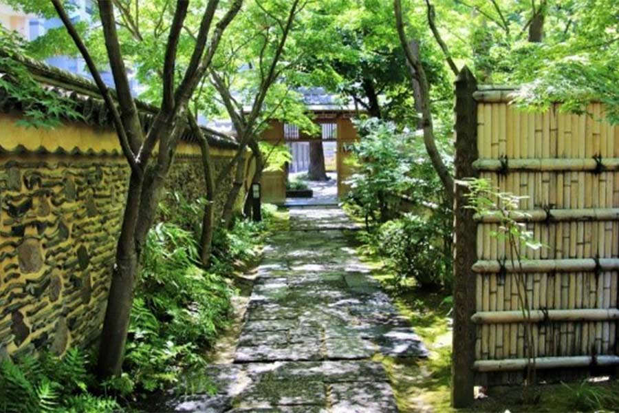 「楽水園」で水琴に耳を傾ける